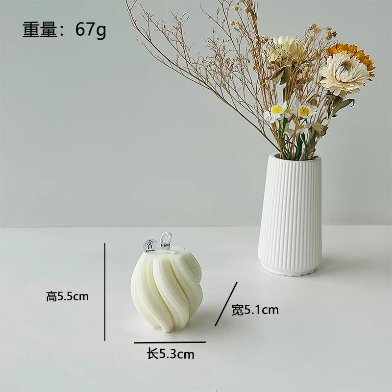 Velas aromáticas con formas geométricas